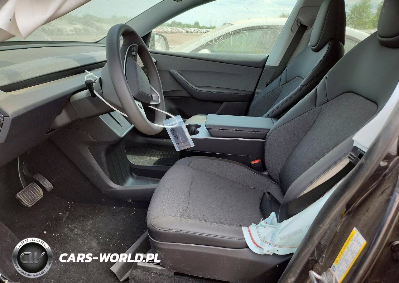 2026 Tesla Model Y VIN:7SAYGDEE2TA687109 - 7