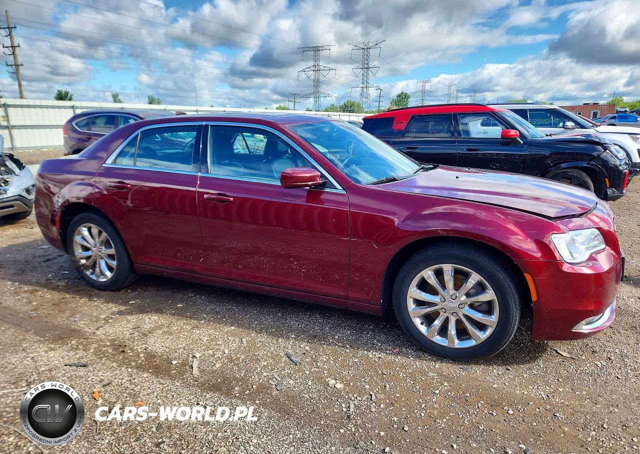 2016 Chrysler 300 Limited VIN:2C3CCARG7GH351332 - 4