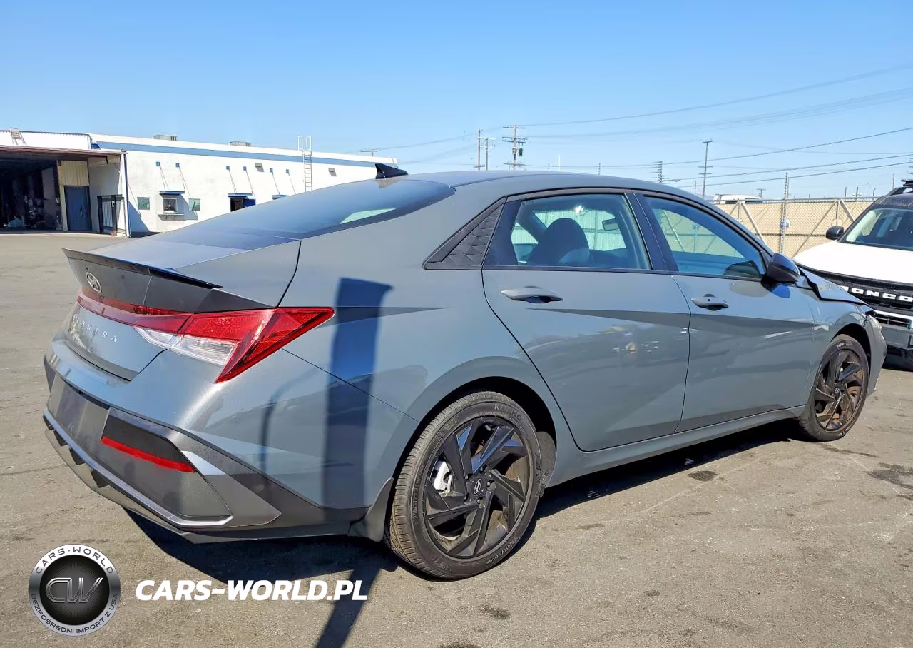 2026 Hyundai Elantra Sel Sport VIN:KMHLM4DGXTU177616 - 3