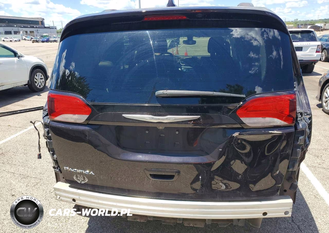 2017 Chrysler Pacifica Touring L VIN:2C4RC1BG0HR583900 - 6