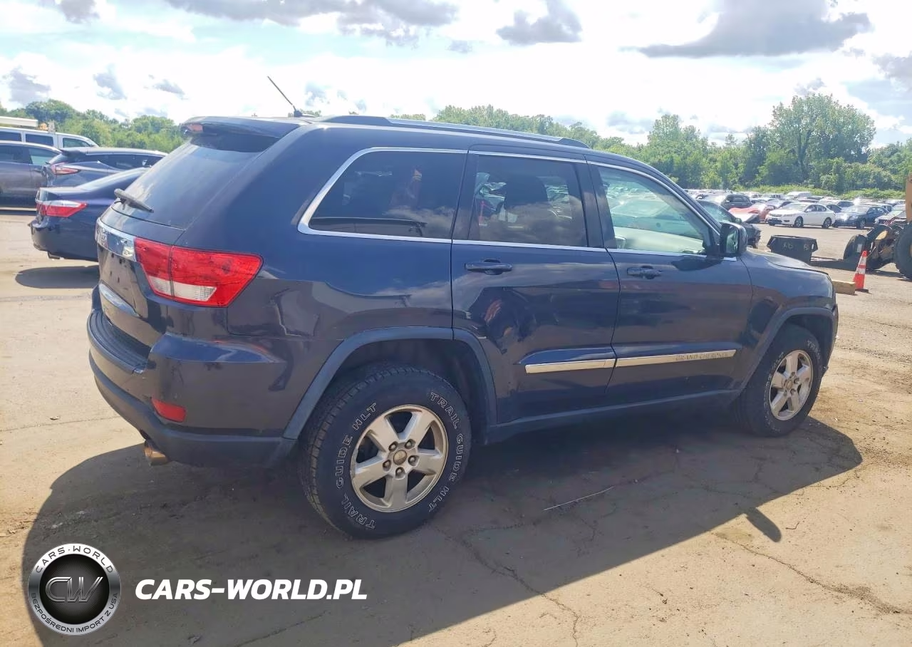 2013 Jeep Grand Cherokee Laredo VIN:1C4RJFAG4DC635956 - 3