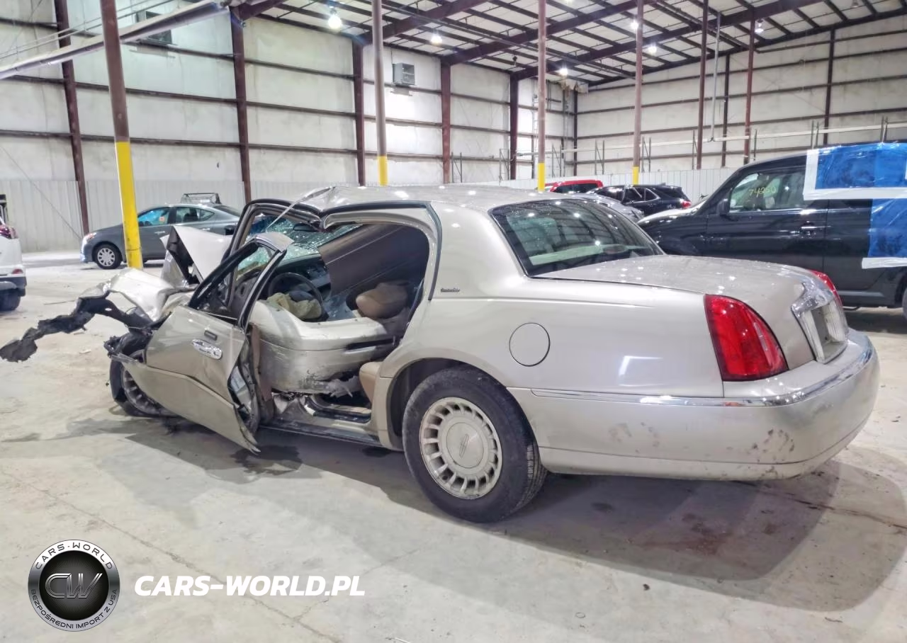 2001 Lincoln Town Car Executive VIN:1LNHM81W01Y722611 - 2