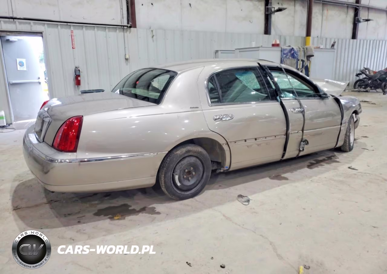 2001 Lincoln Town Car Executive VIN:1LNHM81W01Y722611 - 3