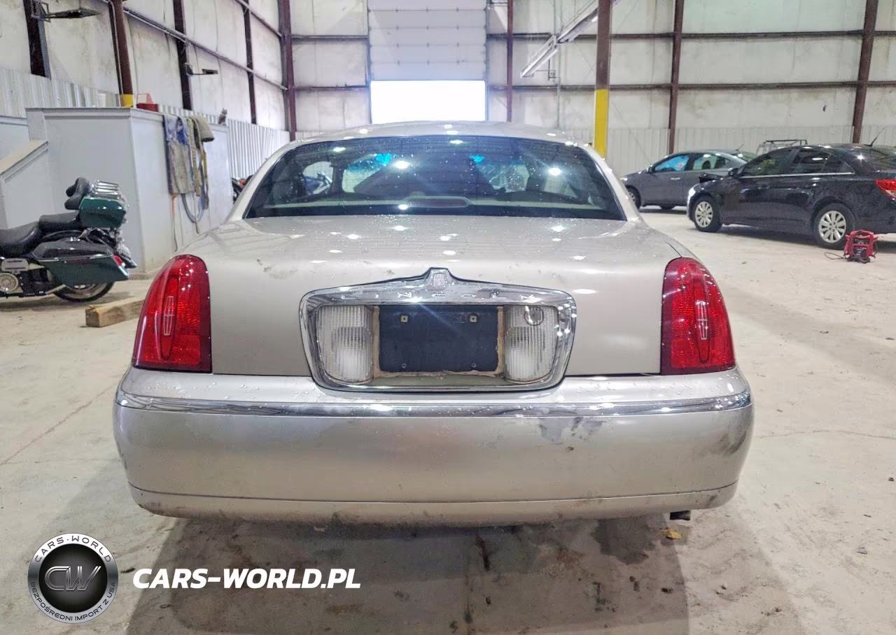 2001 Lincoln Town Car Executive VIN:1LNHM81W01Y722611 - 6