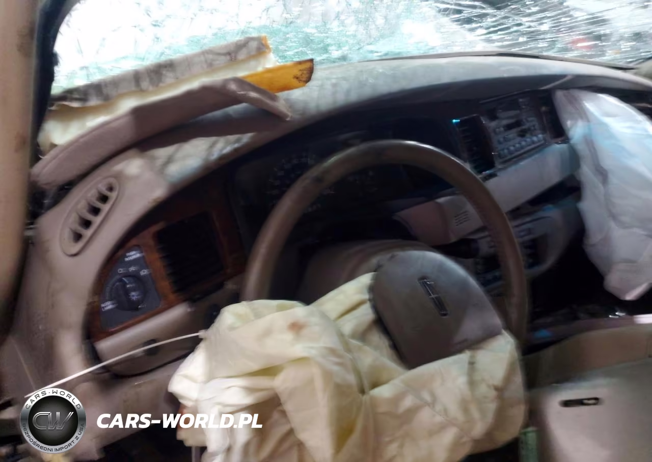 2001 Lincoln Town Car Executive VIN:1LNHM81W01Y722611 - 9