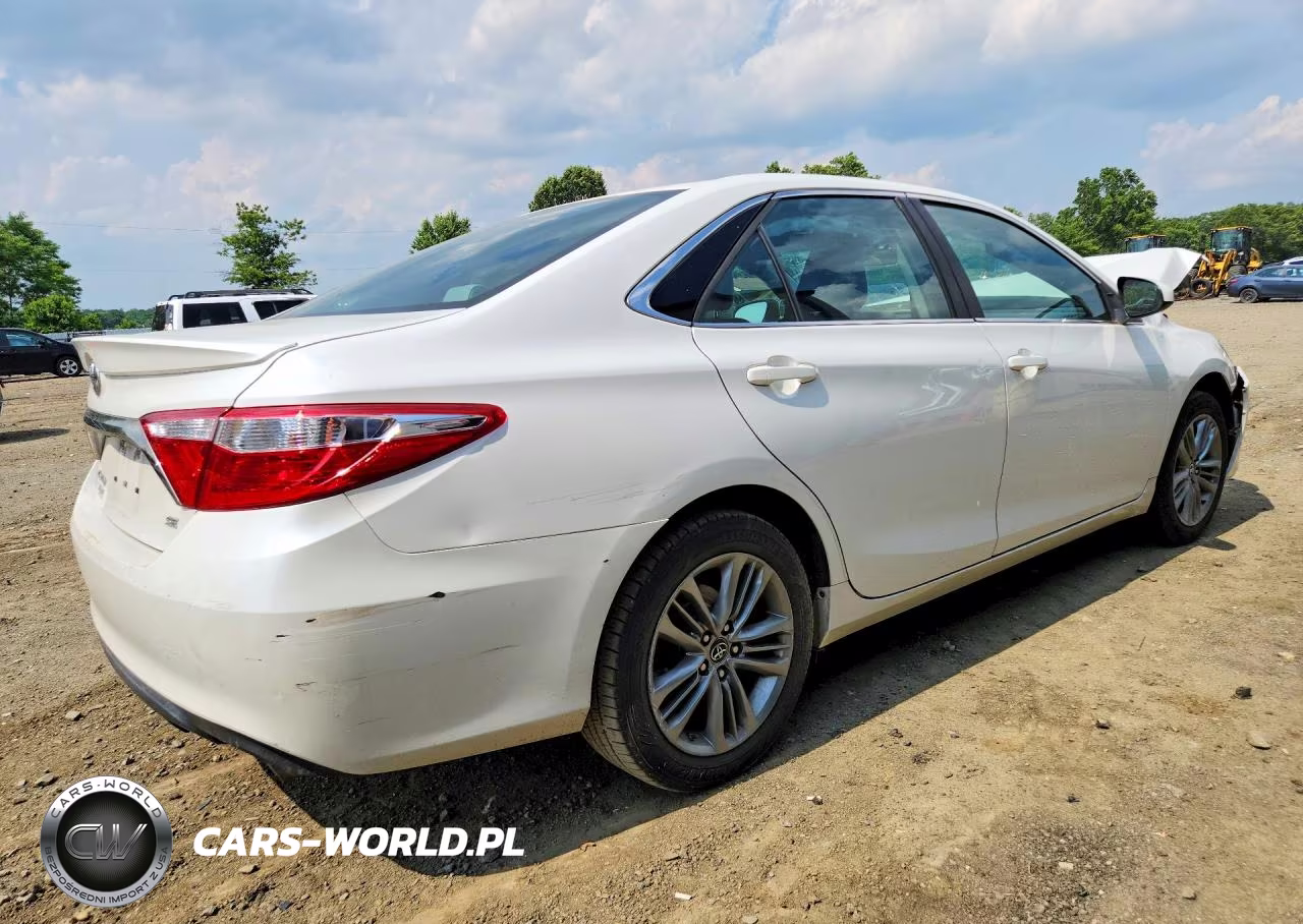 2017 Toyota Camry Se VIN:4T1BF1FK8HU450968 - 3