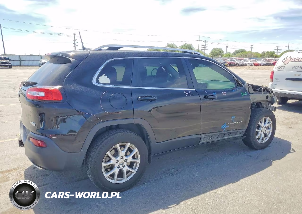 2017 Jeep Cherokee Latitude VIN:1C4PJMCS8HW658402 - 3