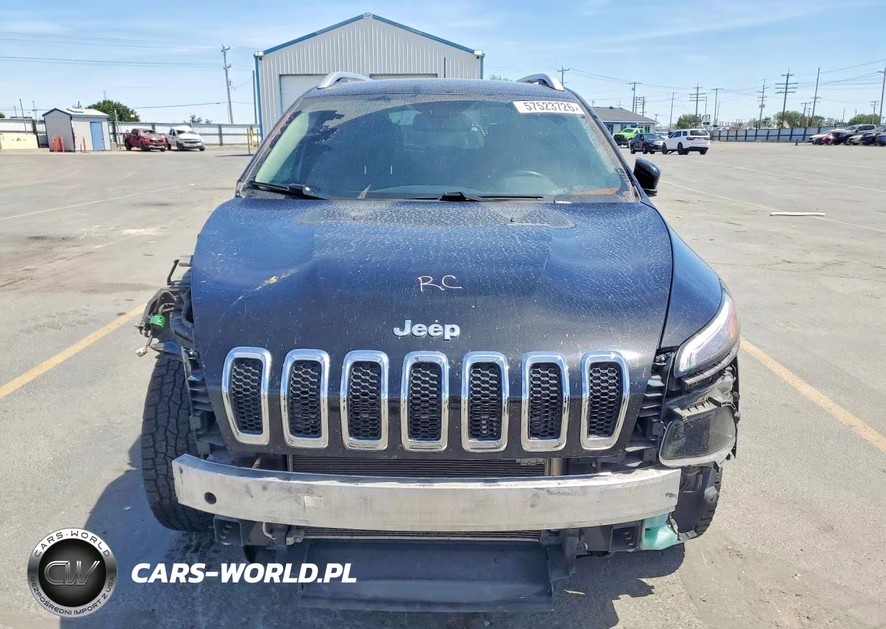 2017 Jeep Cherokee Latitude VIN:1C4PJMCS8HW658402 - 5