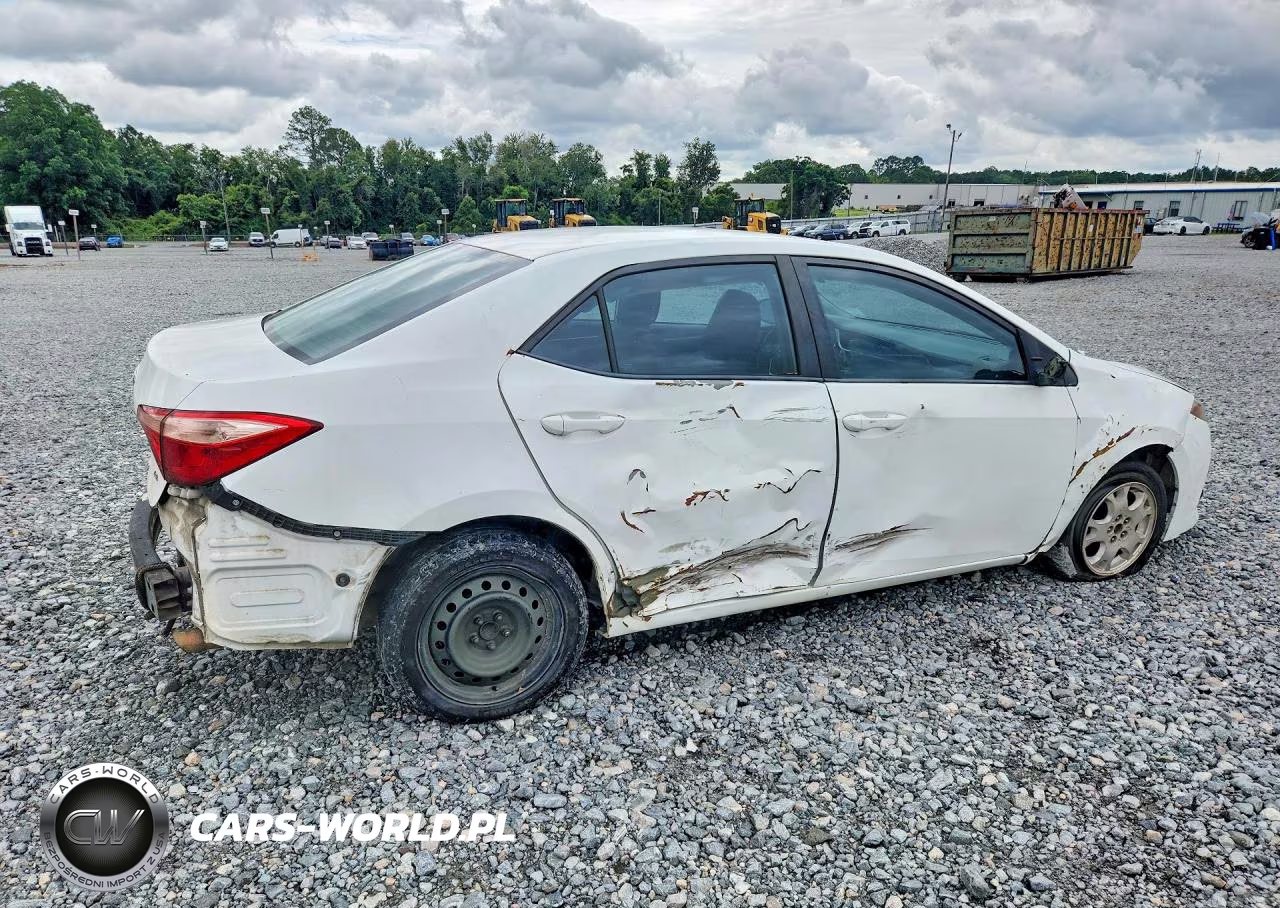 2018 Toyota Corolla Le VIN:5YFBURHE4JP814869 - 3