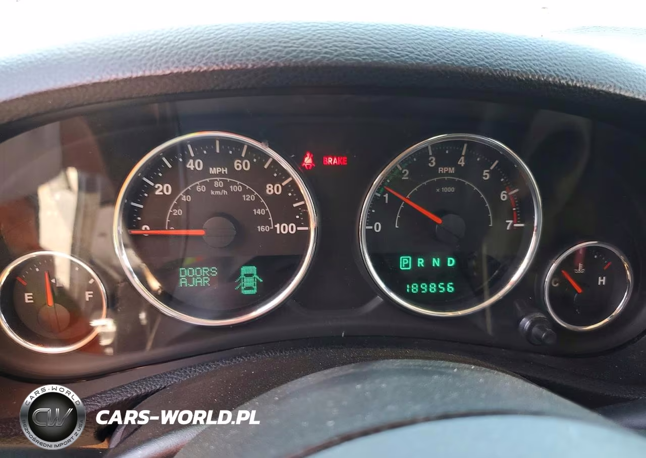 2011 Jeep Wrangler Unlimited Rubicon VIN:1J4HA6H1XBL600553 - 9