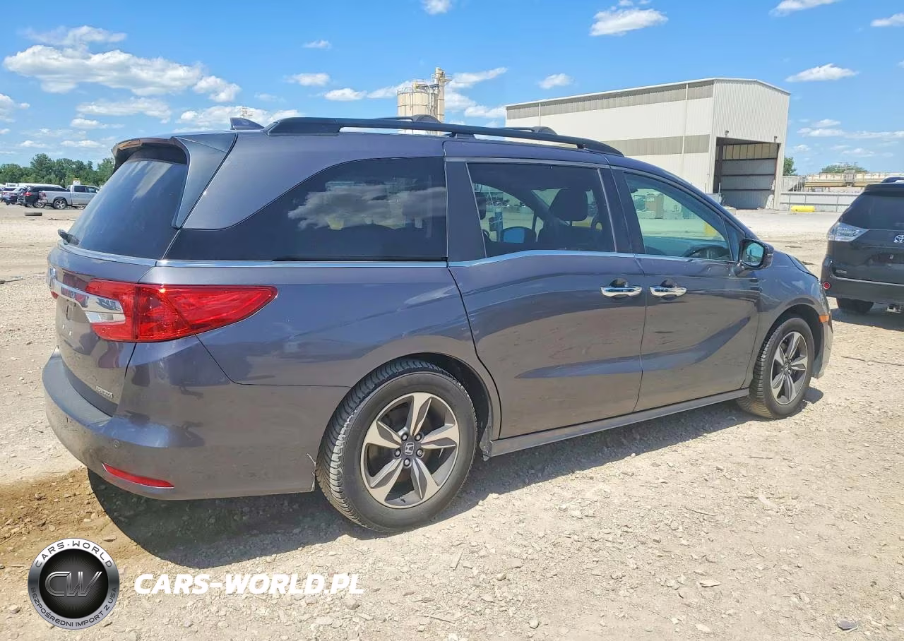 2019 Honda Odyssey Touring VIN:5FNRL6H82KB007581 - 3