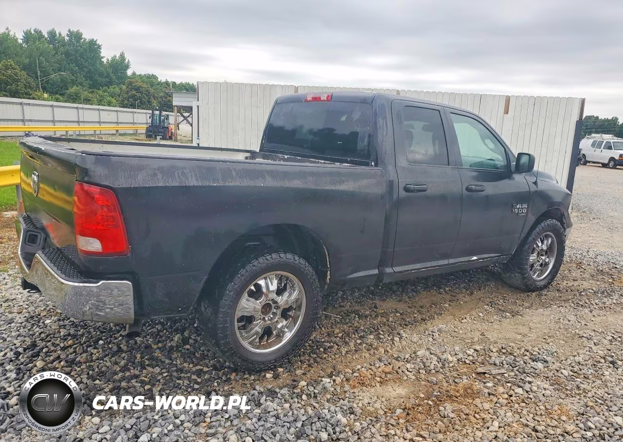2019 Ram 1500 Classic Tradesman VIN:1C6RR6FG6KS674852 - 3