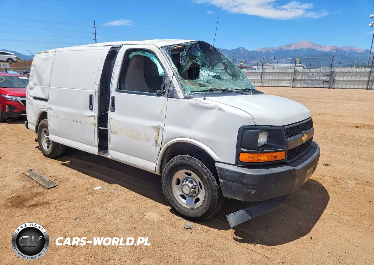 2017 Chevrolet Express G2500 VIN:1GCWGAFF5H1347417 - 4