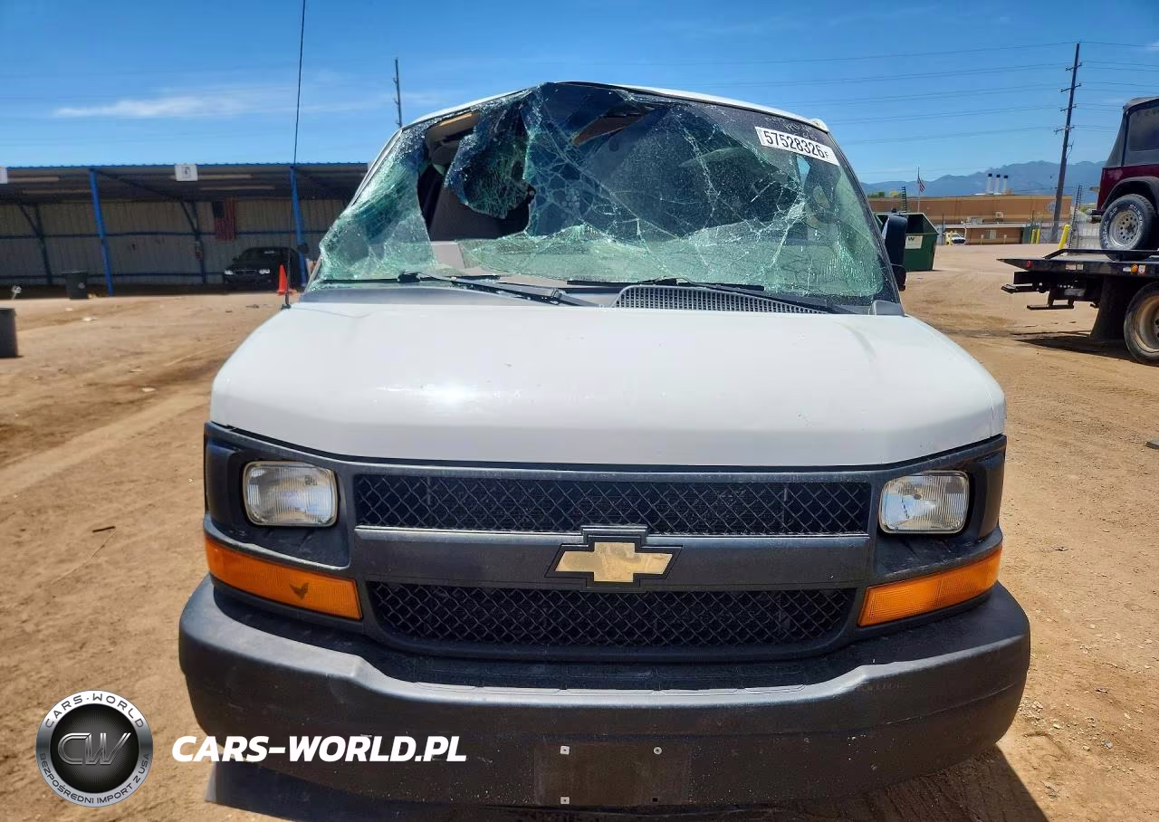 2017 Chevrolet Express G2500 VIN:1GCWGAFF5H1347417 - 5