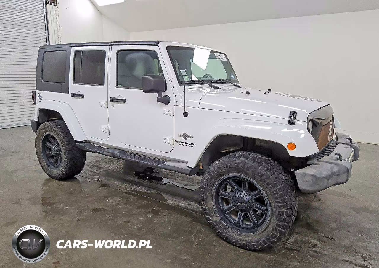 2013 Jeep Wrangler Unlimited Sport VIN:1C4BJWDG6DL613986 - 4
