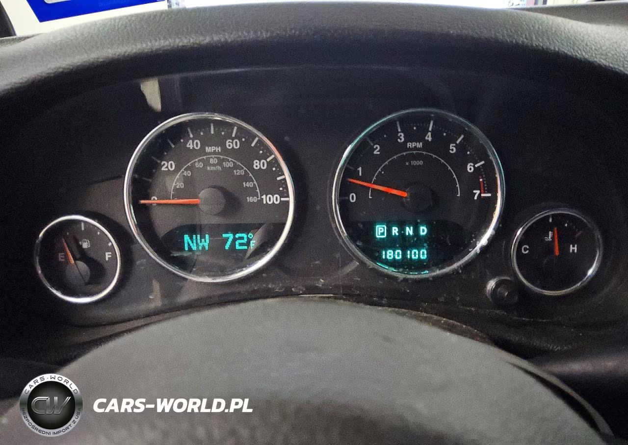 2013 Jeep Wrangler Unlimited Sport VIN:1C4BJWDG6DL613986 - 9