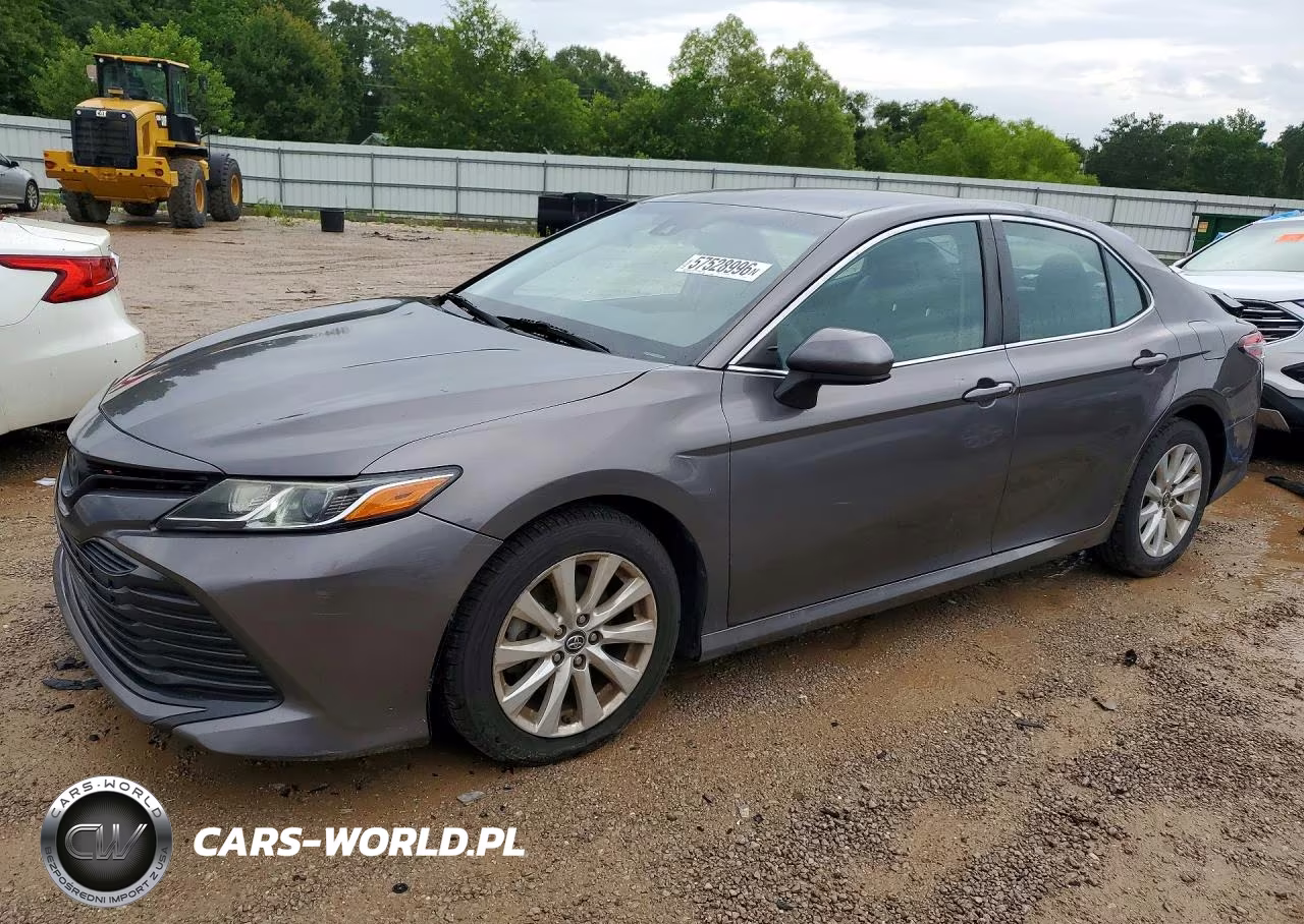 2018 Toyota Camry Le – zdjęcie 1 z 12