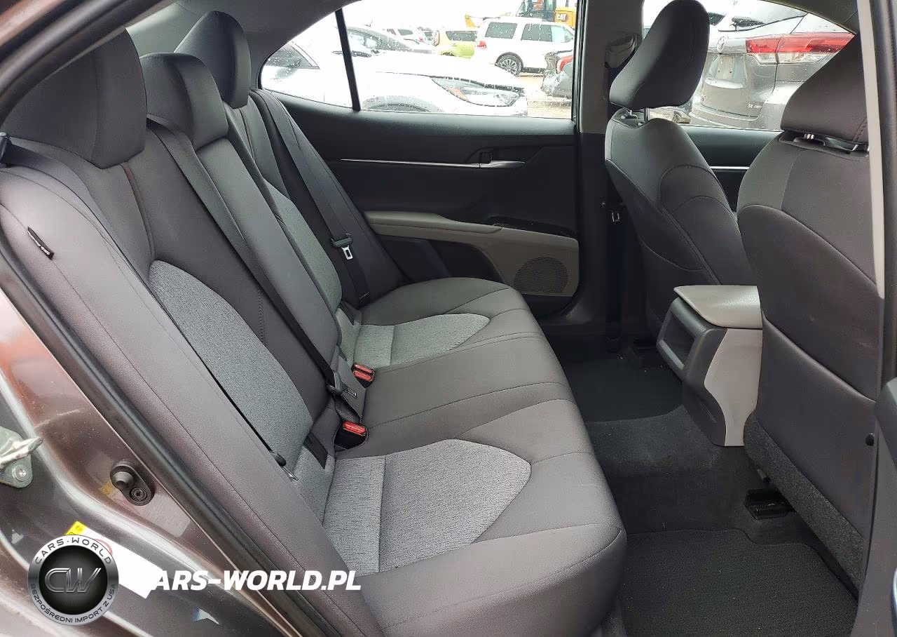 2018 Toyota Camry Le VIN:4T1B11HK0JU539547 - 10