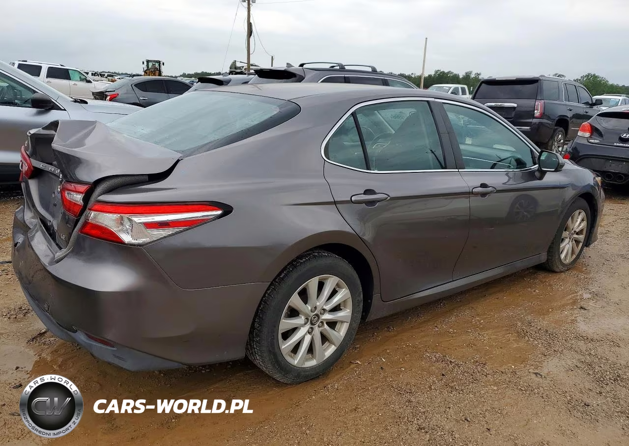 2018 Toyota Camry Le VIN:4T1B11HK0JU539547 - 3