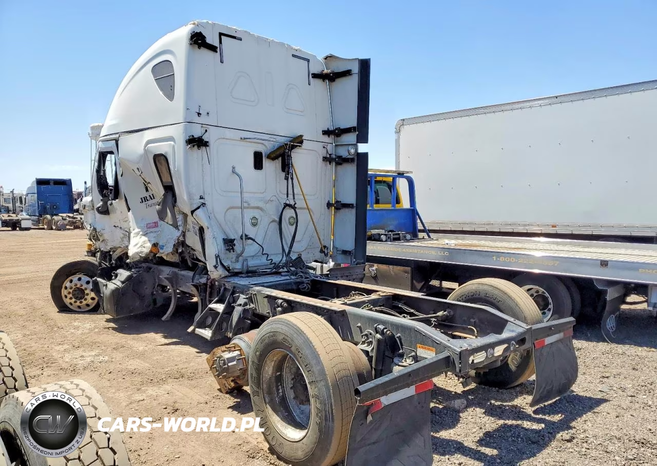 2015 Freightliner Cascadia 125 VIN:3AKJGLD52FSGJ2683 - 3