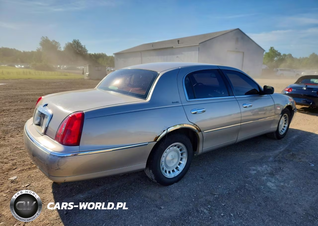 2001 Lincoln Town Car Executive VIN:1LNHM81W21Y633008 - 3