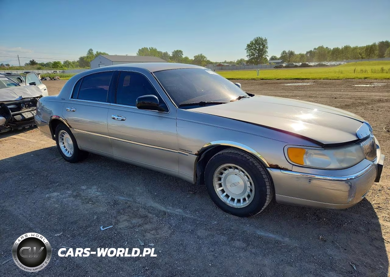 2001 Lincoln Town Car Executive VIN:1LNHM81W21Y633008 - 4