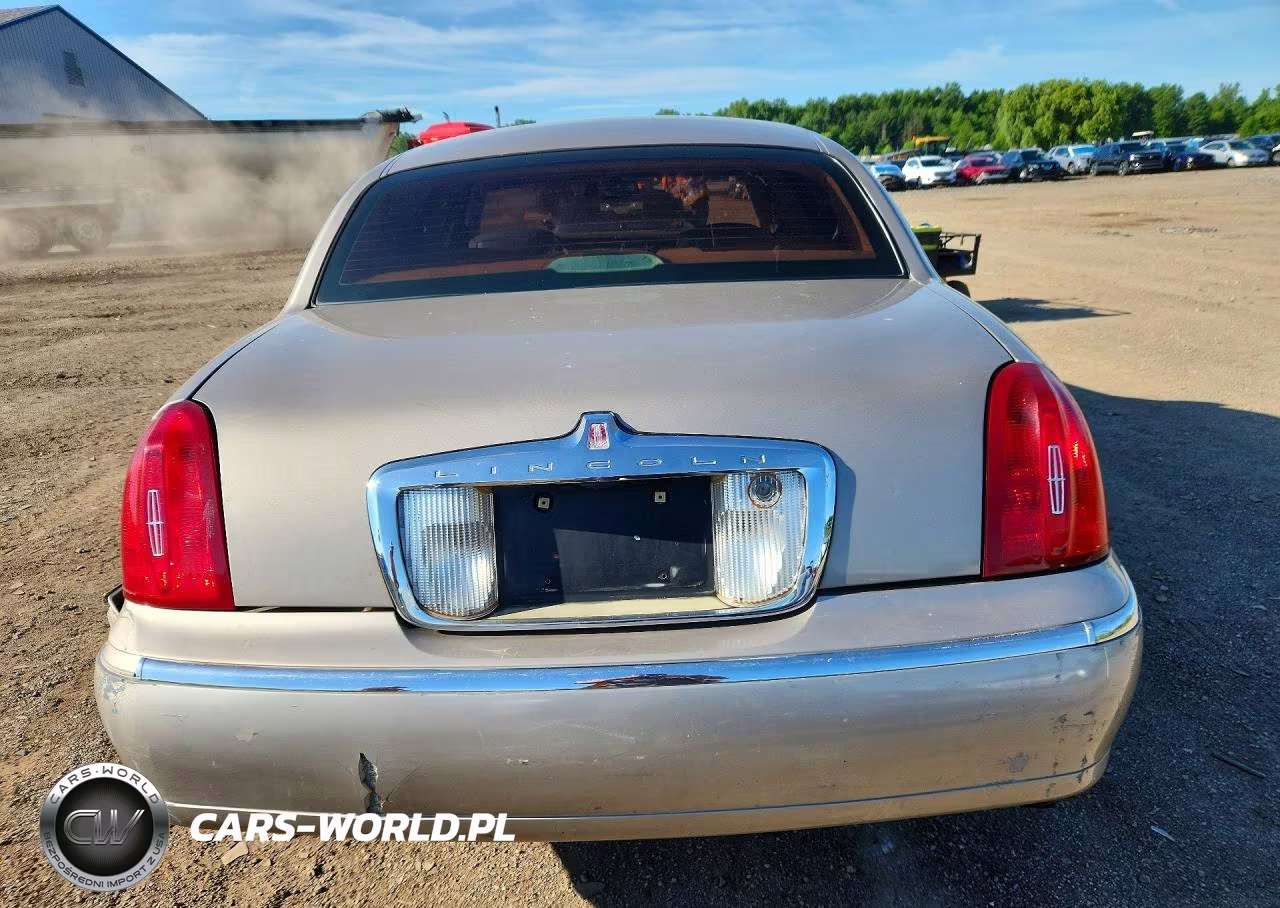 2001 Lincoln Town Car Executive VIN:1LNHM81W21Y633008 - 6