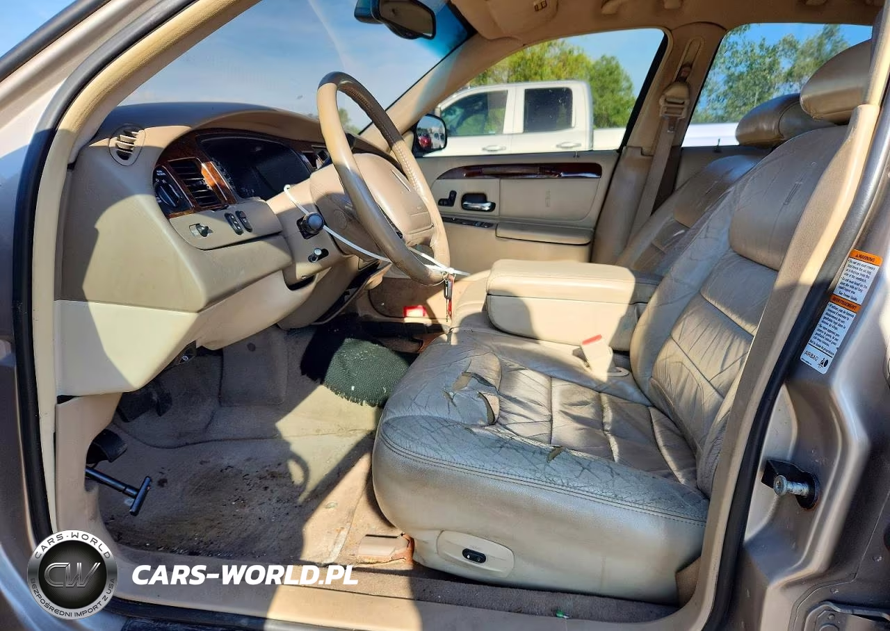 2001 Lincoln Town Car Executive VIN:1LNHM81W21Y633008 - 7