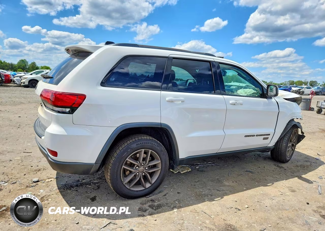 2016 Jeep Grand Cherokee Laredo VIN:1C4RJFAG2GC436246 - 3
