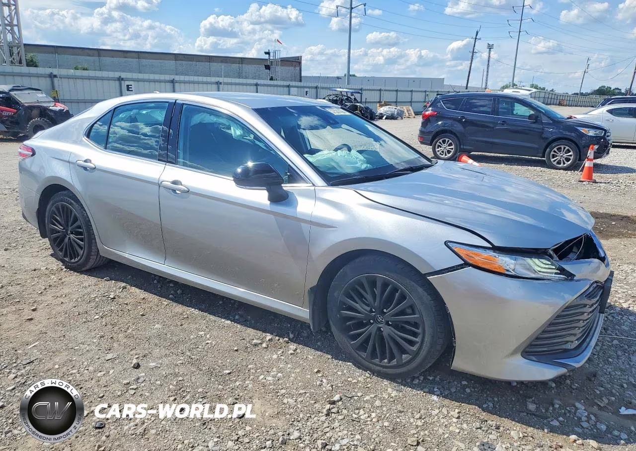 2019 Toyota Camry Xle VIN:4T1B11HK6KU820107 - 4