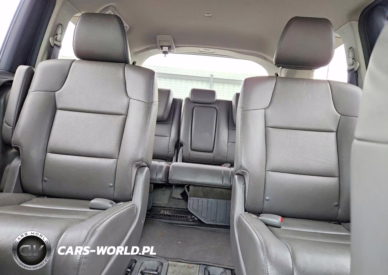2015 Honda Odyssey Touring VIN:5FNRL5H98FB131072 - 10
