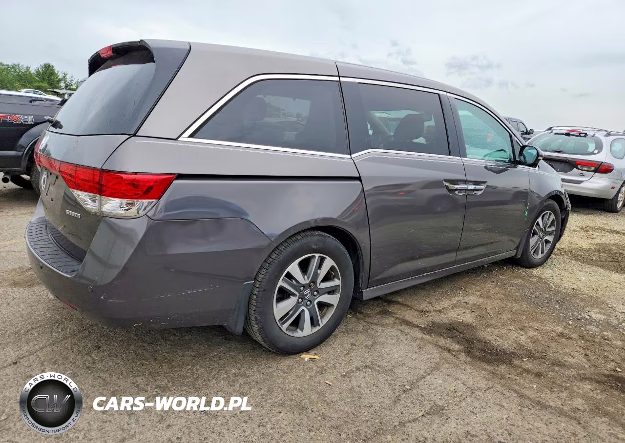 2015 Honda Odyssey Touring VIN:5FNRL5H98FB131072 - 3
