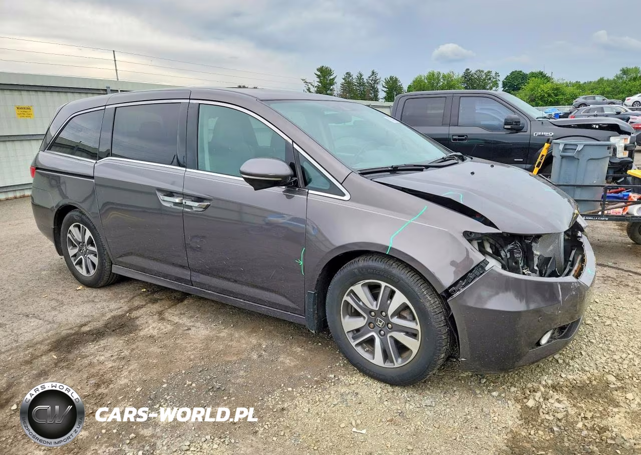2015 Honda Odyssey Touring VIN:5FNRL5H98FB131072 - 4