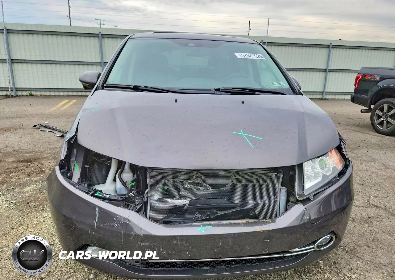 2015 Honda Odyssey Touring VIN:5FNRL5H98FB131072 - 5