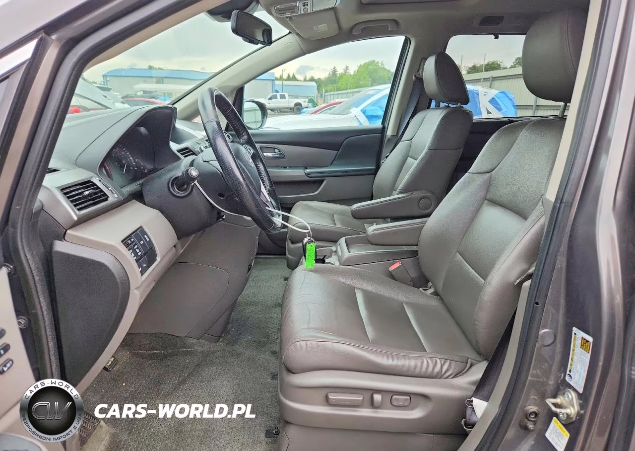 2015 Honda Odyssey Touring VIN:5FNRL5H98FB131072 - 7