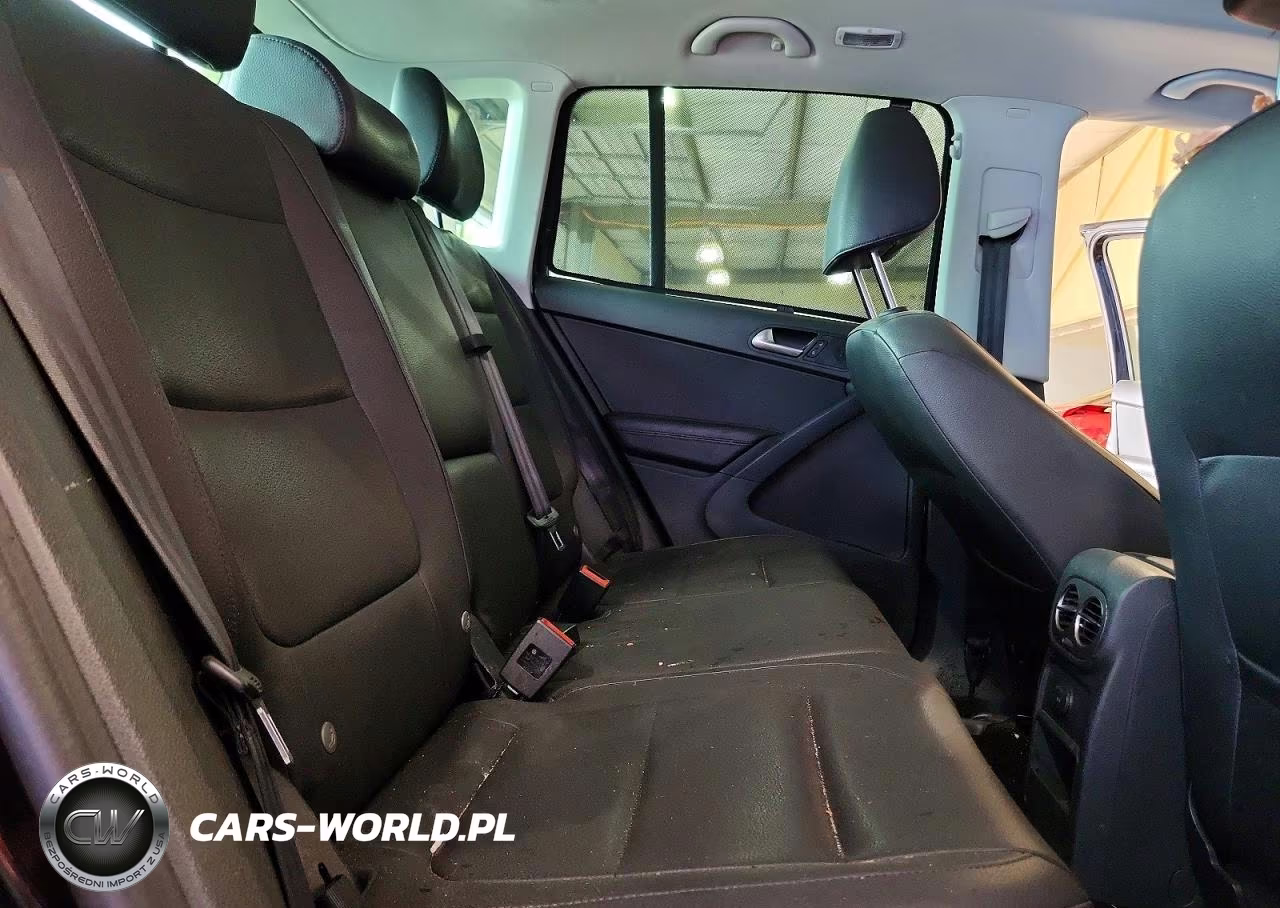 2016 Volkswagen Tiguan S VIN:WVGBV7AX1GW613990 - 11