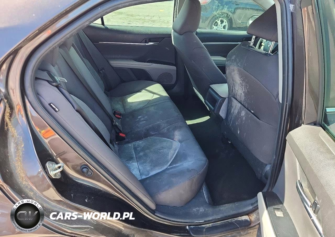 2019 Toyota Camry Le VIN:4T1B11HK3KU852934 - 10