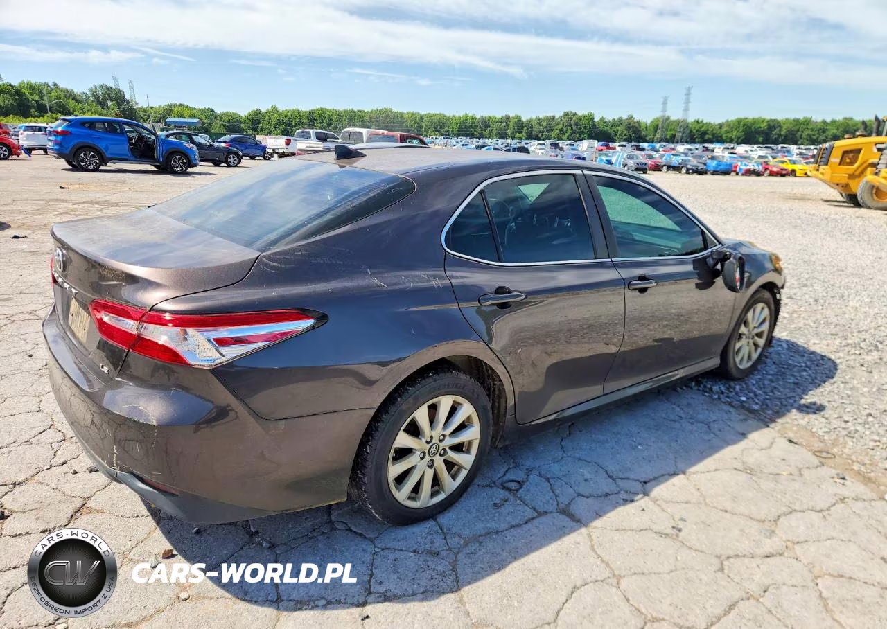 2019 Toyota Camry Le VIN:4T1B11HK3KU852934 - 3