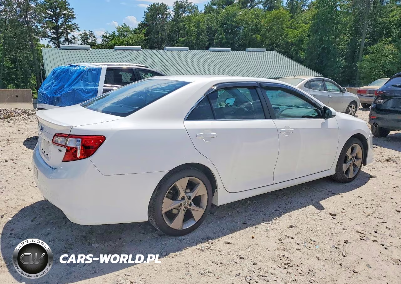 2014 Toyota Camry Se Sport VIN:4T1BF1FK7EU759486 - 3