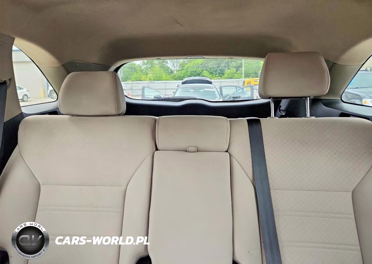 2017 Kia Sorento Lx VIN:5XYPGDA39HG243824 - 10