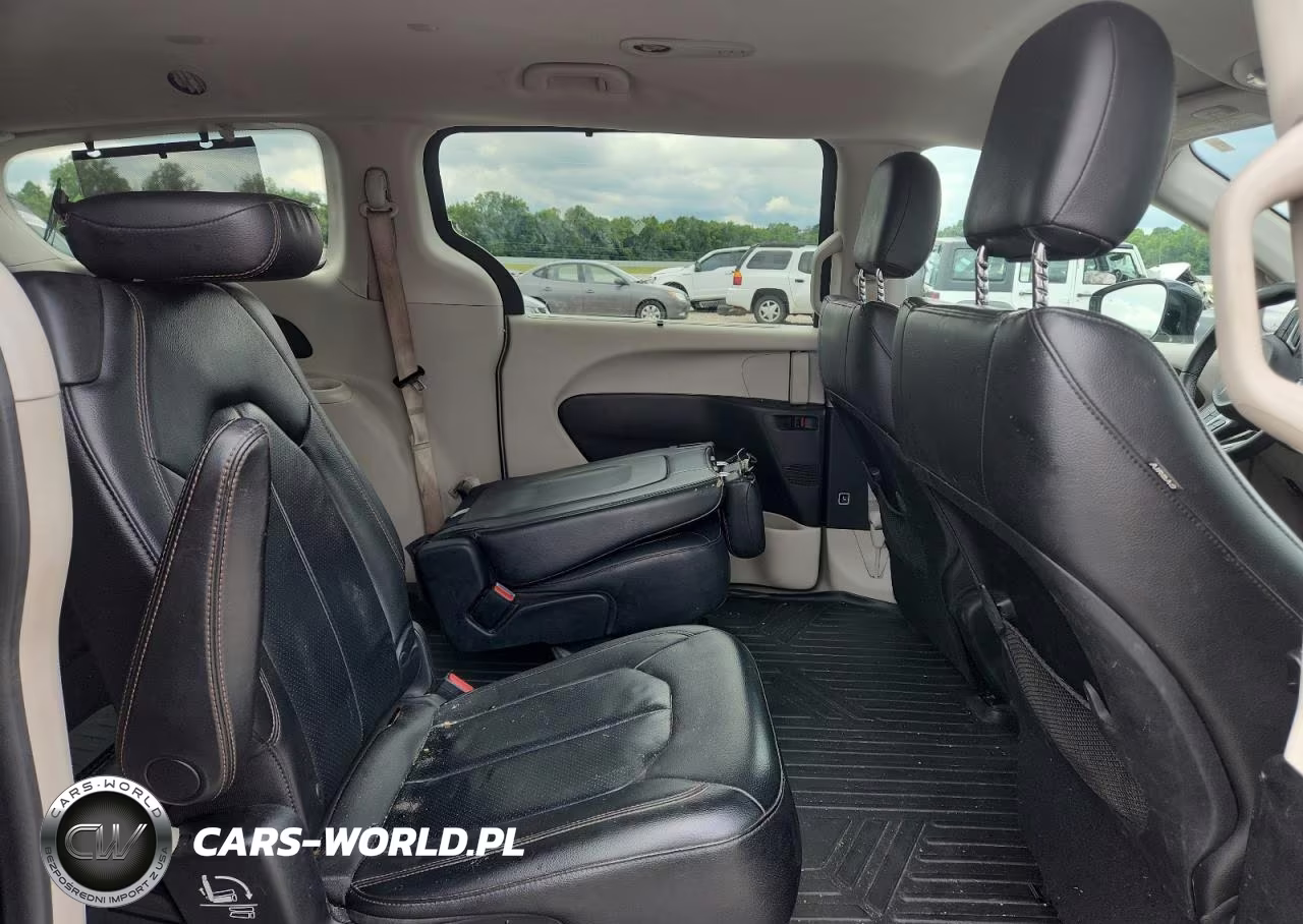 2018 Chrysler Pacifica Touring L VIN:2C4RC1BGXJR278023 - 11