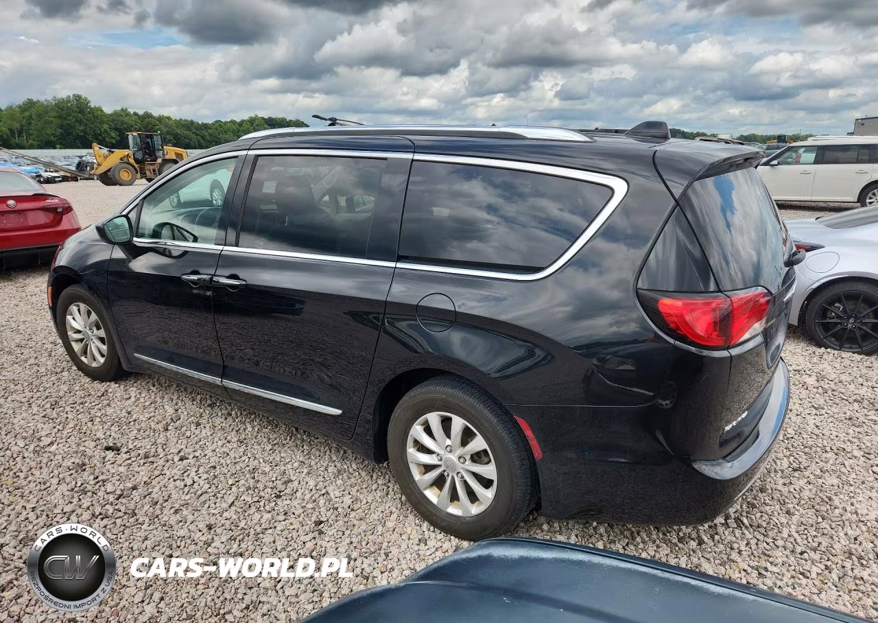2018 Chrysler Pacifica Touring L VIN:2C4RC1BGXJR278023 - 2