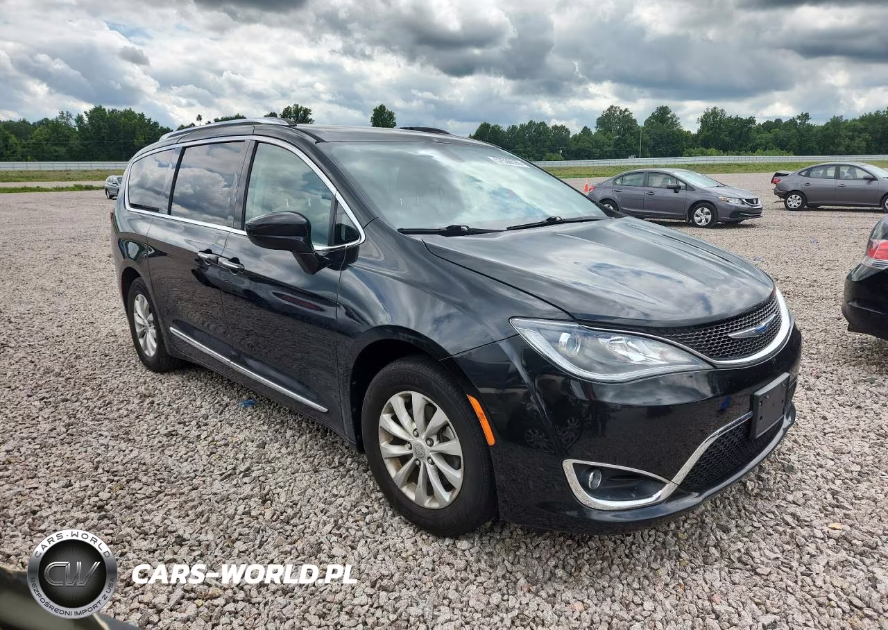 2018 Chrysler Pacifica Touring L VIN:2C4RC1BGXJR278023 - 4