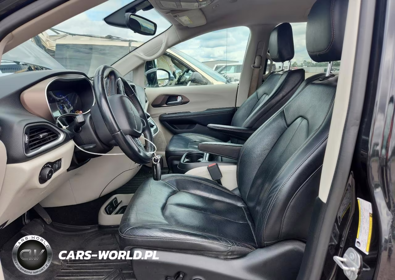 2018 Chrysler Pacifica Touring L VIN:2C4RC1BGXJR278023 - 7