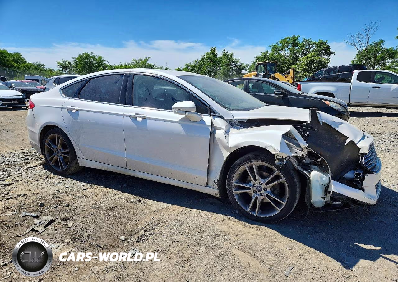 2014 Ford Fusion Titanium VIN:3FA6P0K96ER327114 - 4