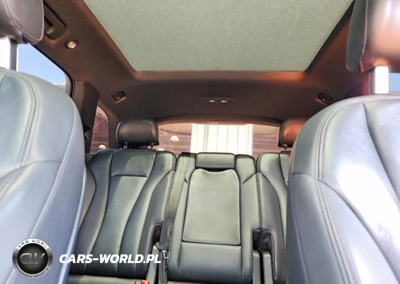 2017 Audi Q7 Premium Plus VIN:WA1LAAF70HD016881 - 10