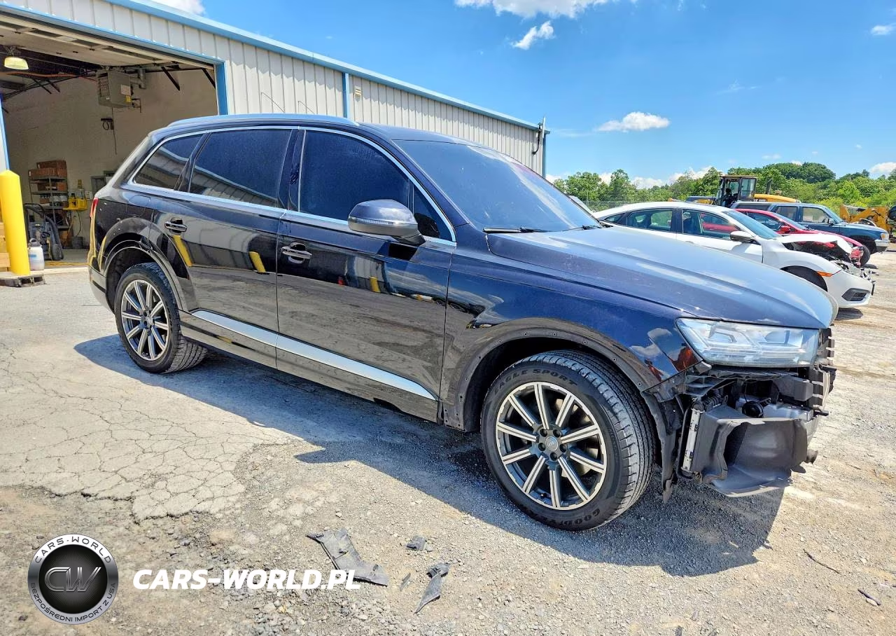 2017 Audi Q7 Premium Plus VIN:WA1LAAF70HD016881 - 4