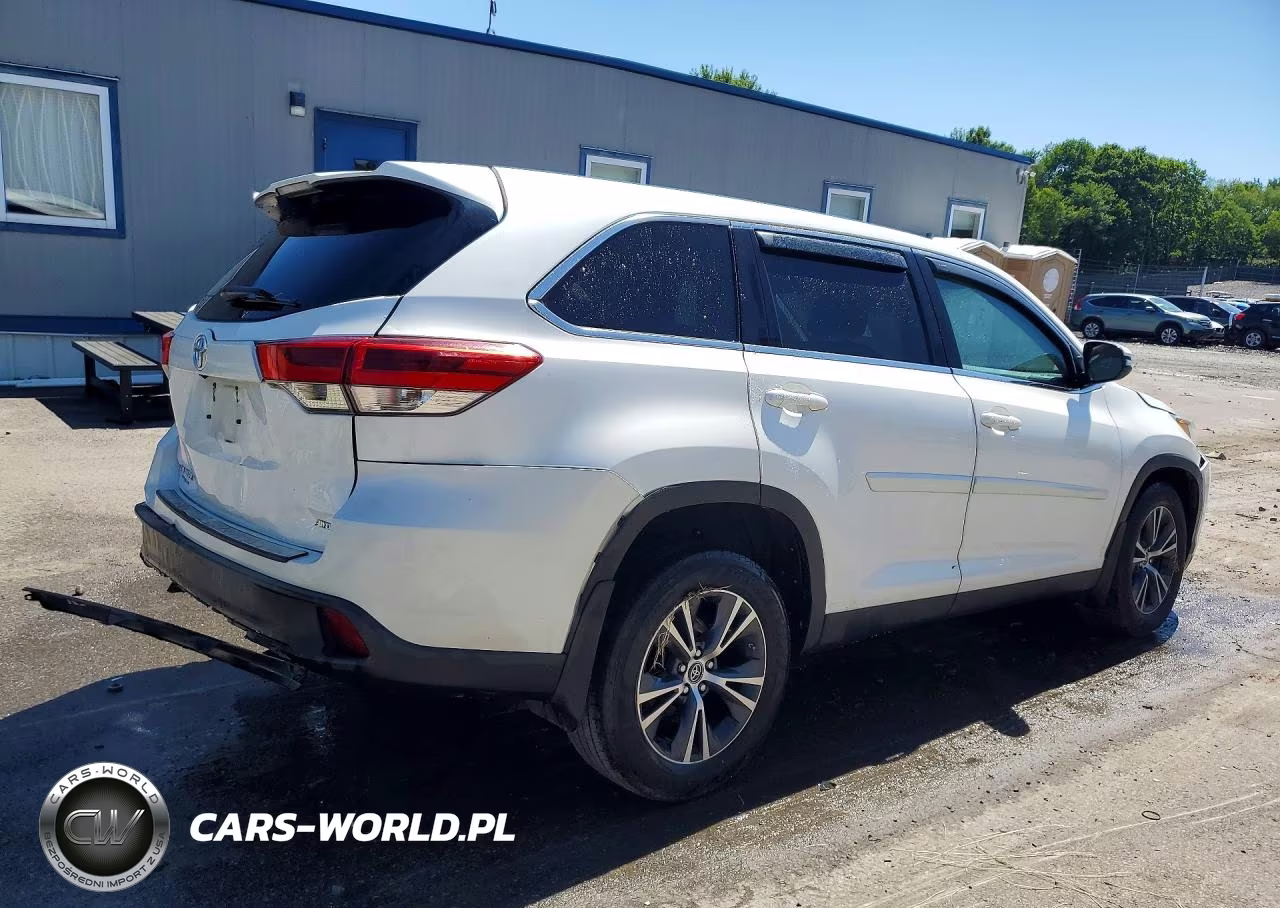 2019 Toyota Highlander Le VIN:5TDBZRFH9KS724205 - 3