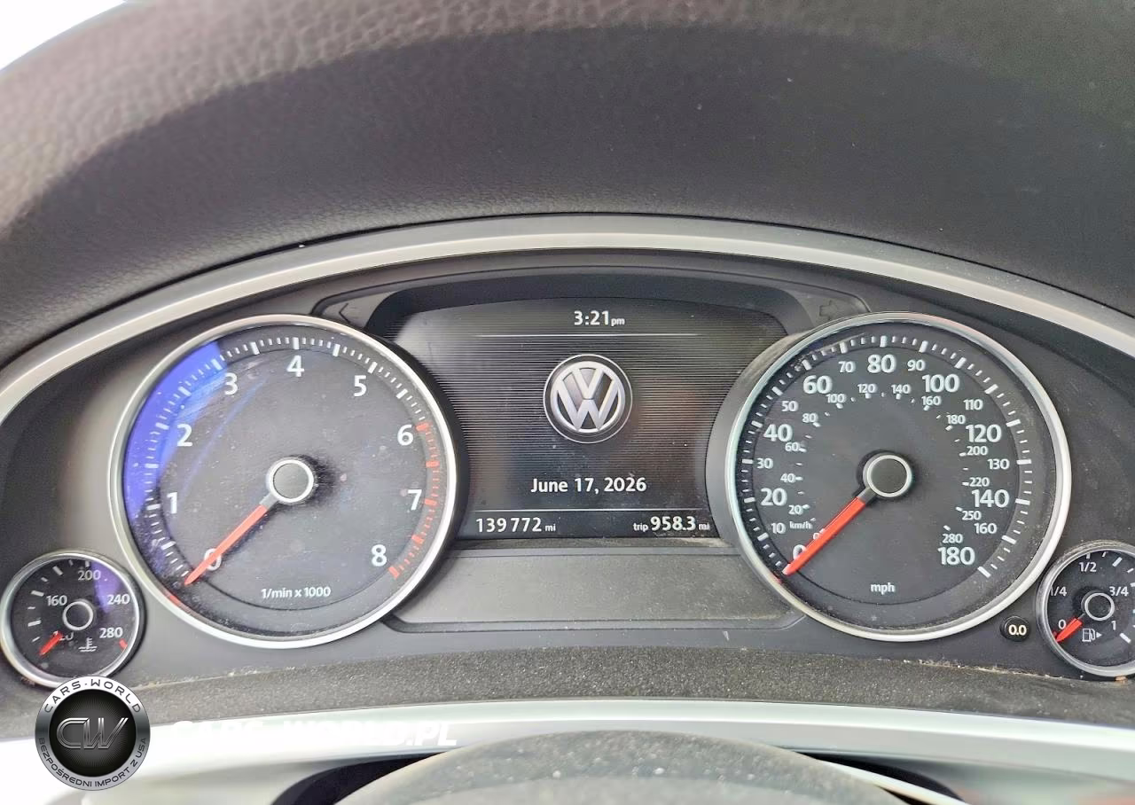 2017 Volkswagen Touareg Executive VIN:WVGGF7BP7HD002716 - 9
