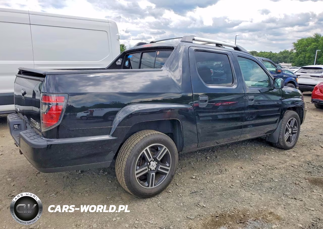 2013 Honda Ridgeline Sport VIN:5FPYK1F73DB018725 - 3